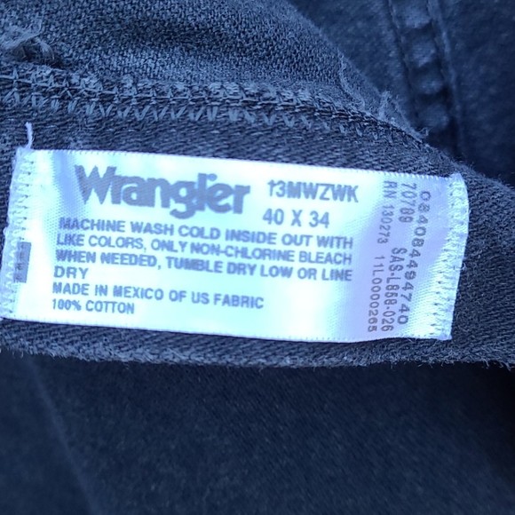 Men's Black Wrangler Jeans Size 40x34 - Picture 2 of 8